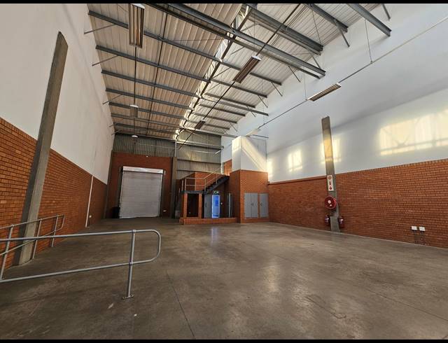 344M² WAREHOUSE TO LET IN LONGLAKE